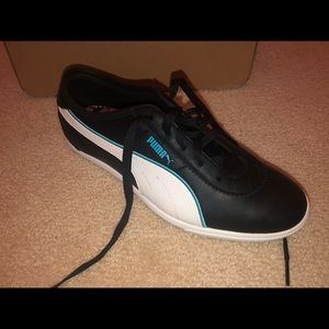 Women’s Puma sneakers